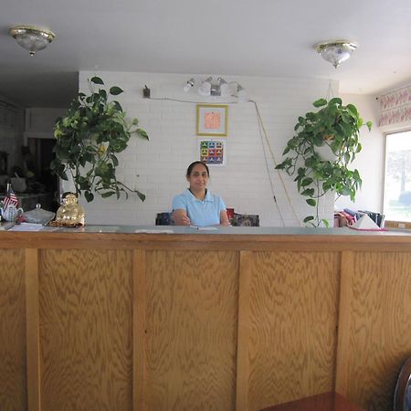 Budget Inn Fairport Exterior foto