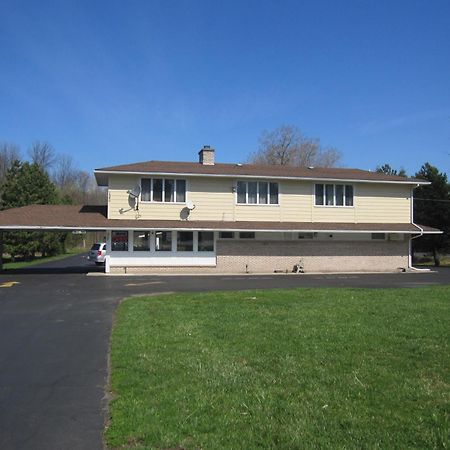Budget Inn Fairport Exterior foto