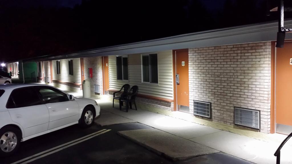 Budget Inn Fairport Exterior foto