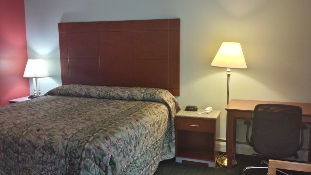 Budget Inn Fairport Habitación foto