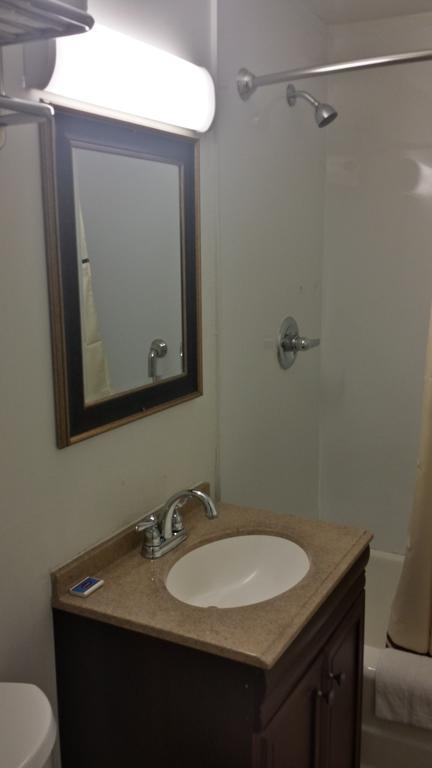 Budget Inn Fairport Habitación foto
