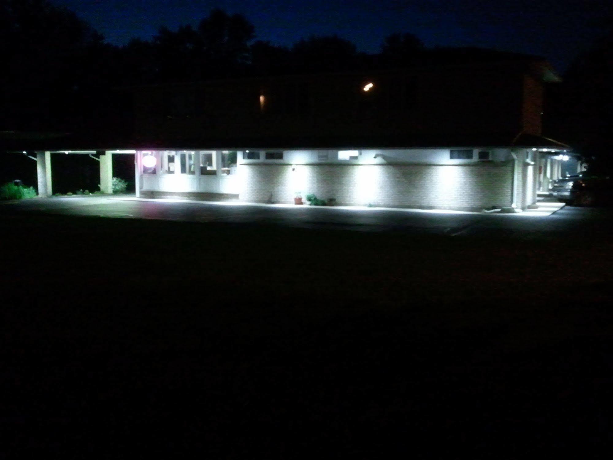 Budget Inn Fairport Exterior foto