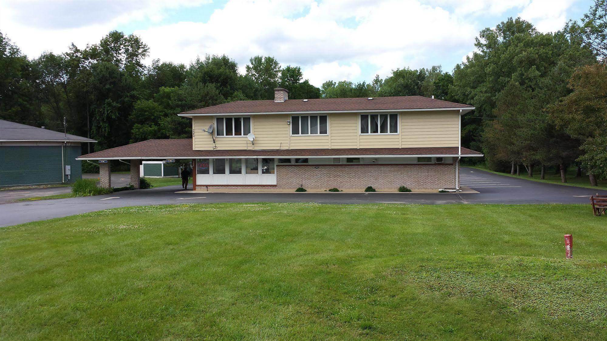 Budget Inn Fairport Exterior foto