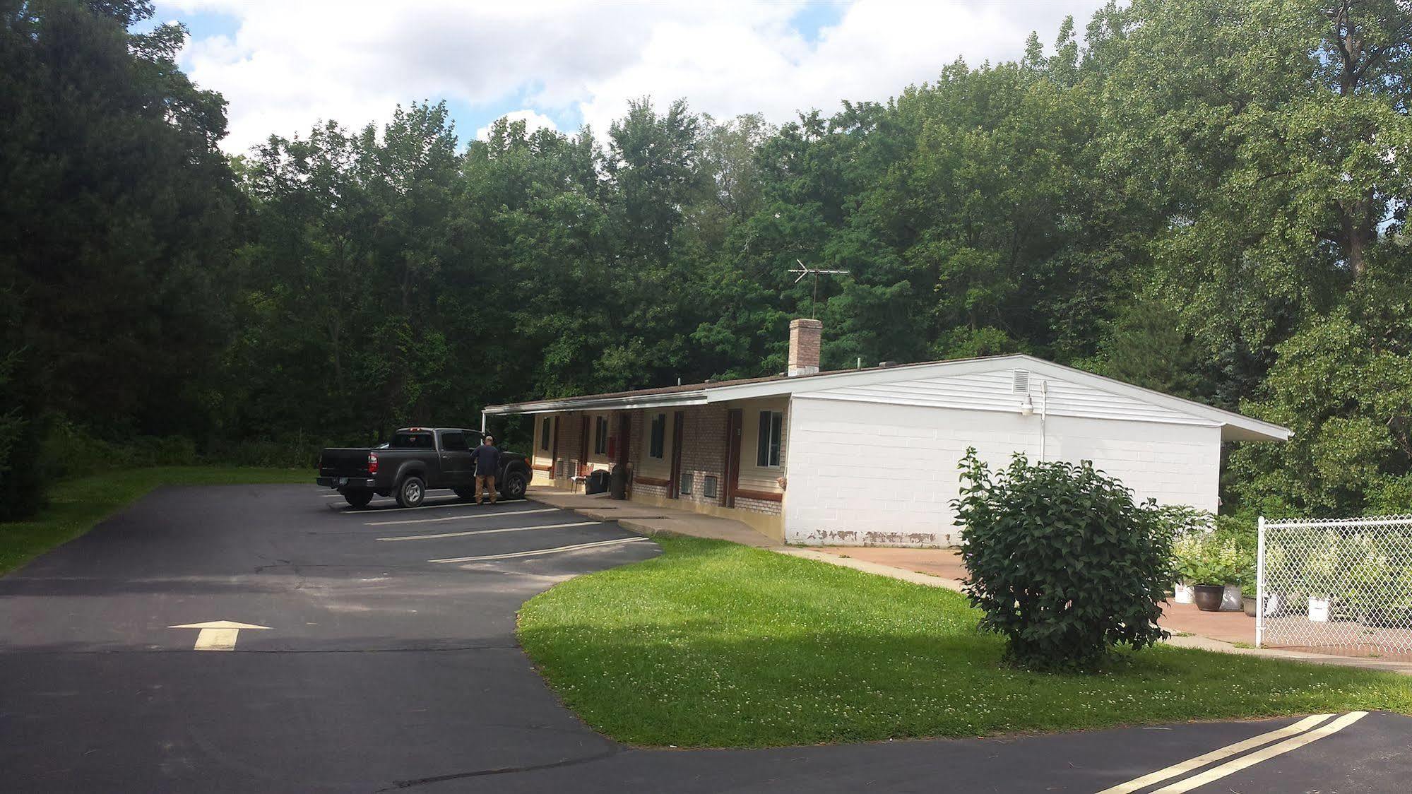 Budget Inn Fairport Exterior foto